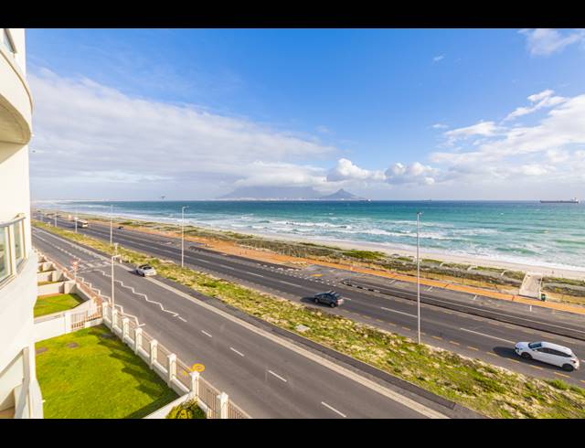 2 BEDROOM APARTMENT TO LET IN BEACHFRONT